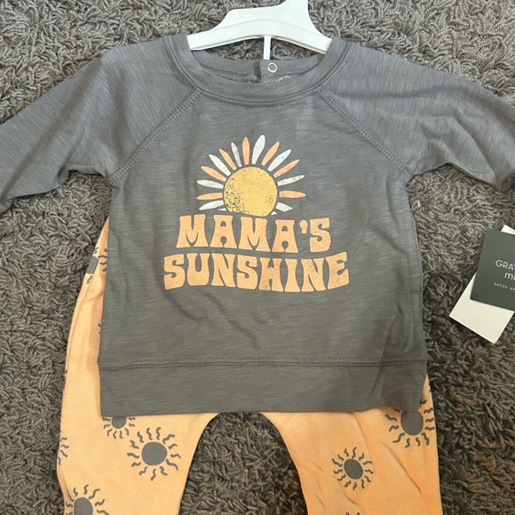 Newborn Grayson Mini / Mama’s Sunshine Outfit - Picture 5 of 6